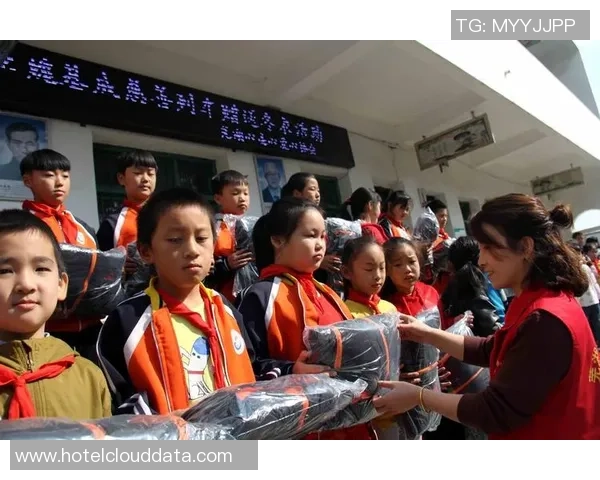 足球球星用爱心传递温暖 用行动关爱社会弱势群体