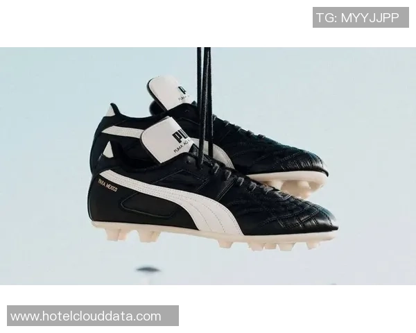 黑色足球鞋下的风采 女球星展现力量与优雅的完美结合